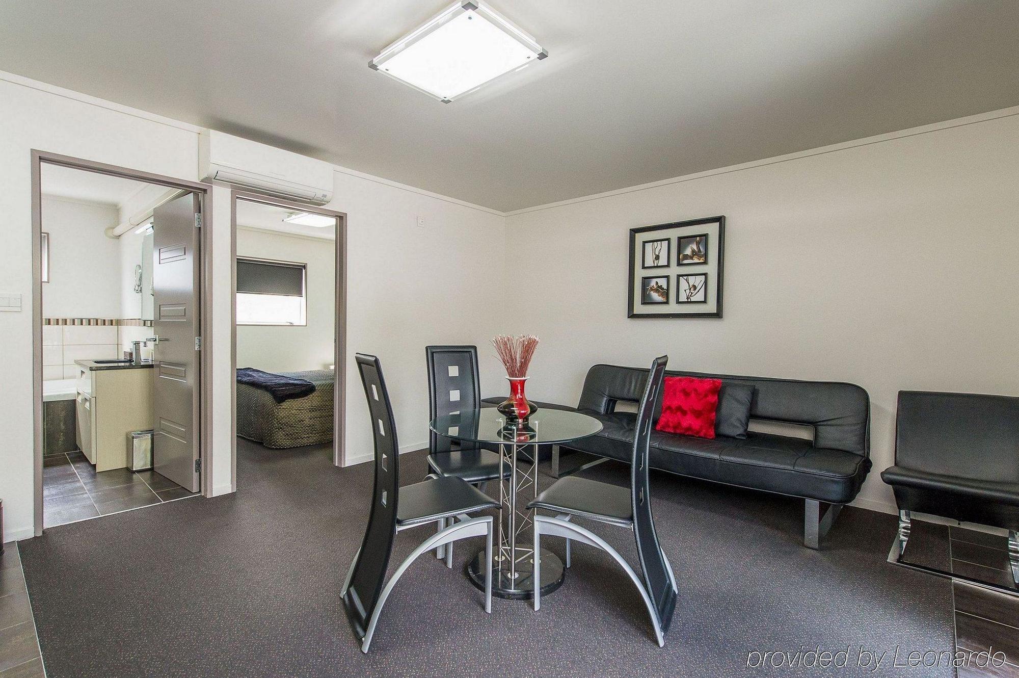 Motel 151 On London & Conference Centre