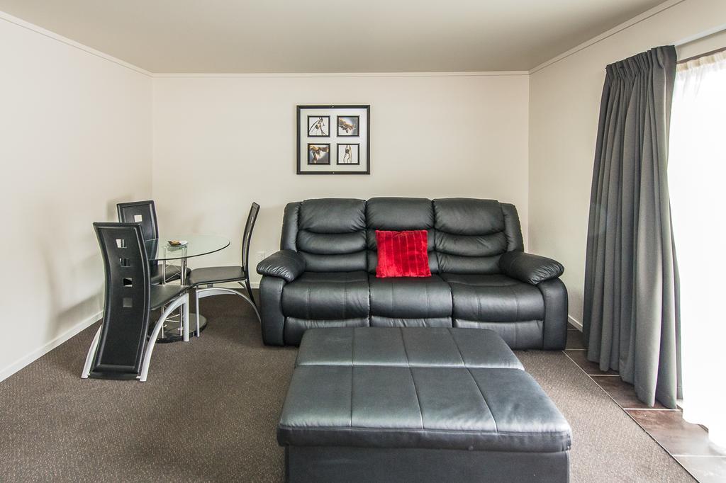 Motel 151 On London & Conference Centre 4*