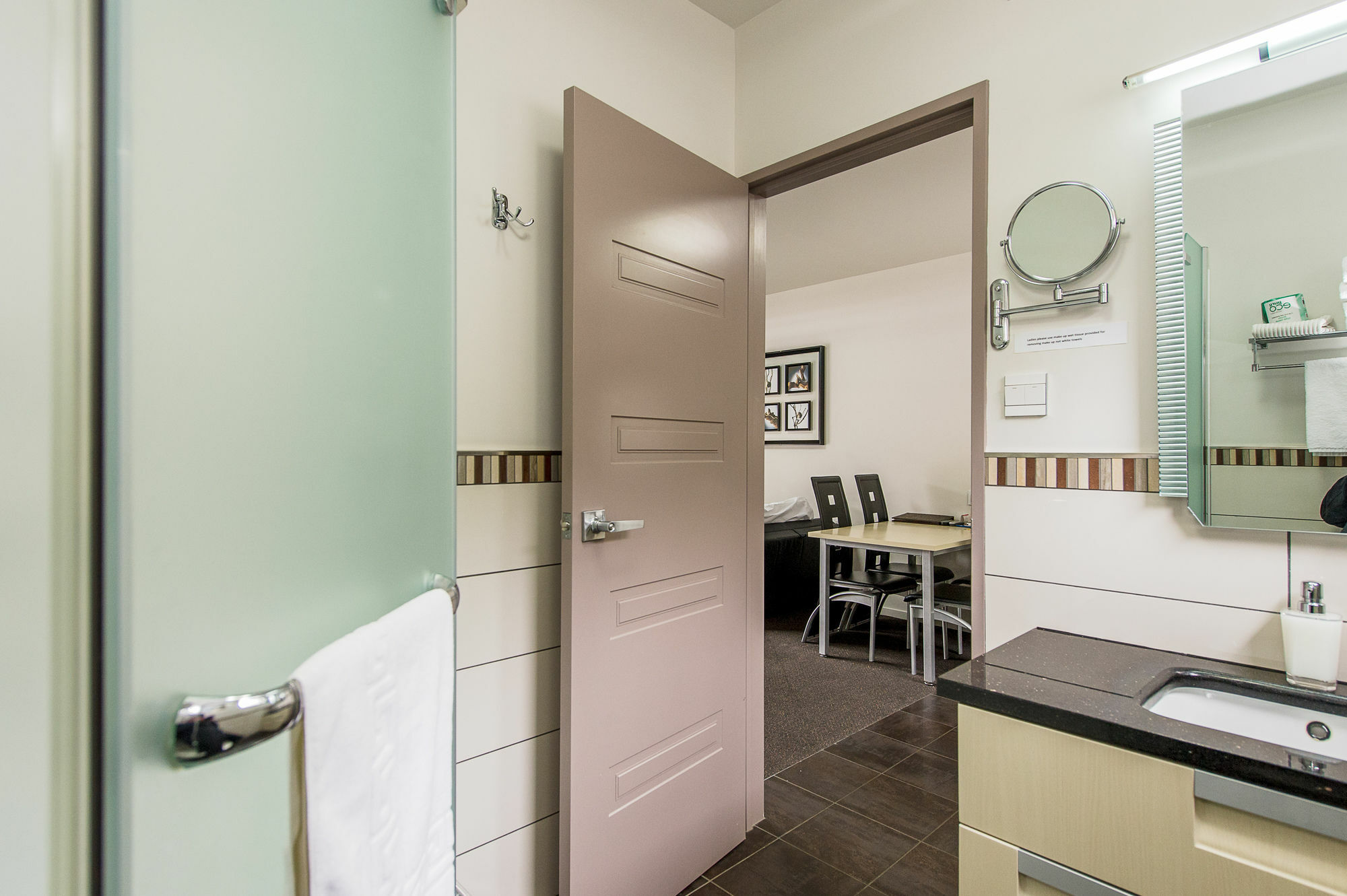 Motel 151 On London & Conference Centre