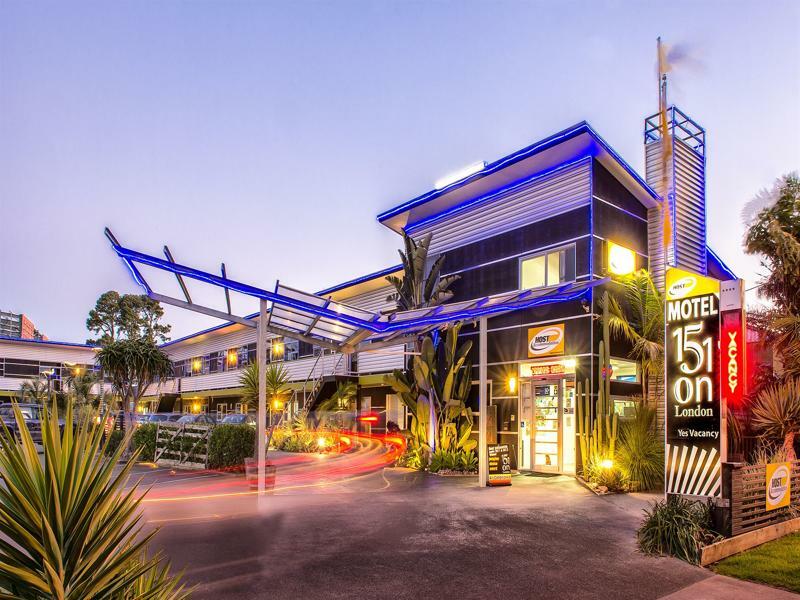 151 On London & Conference Centre Motel 4*